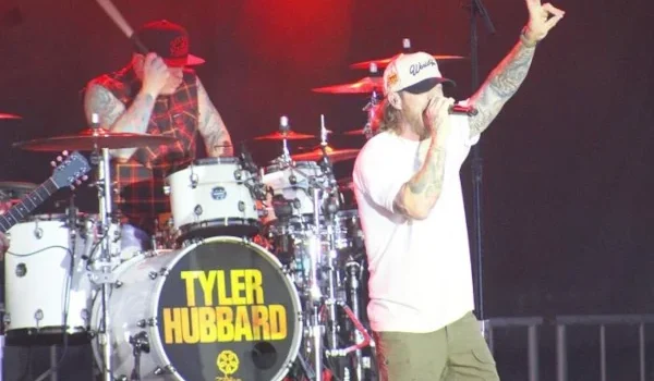 Tyler Hubbard Live at the Forum