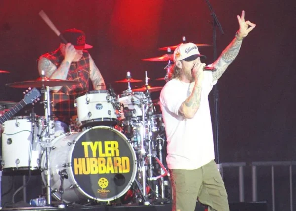 Tyler Hubbard Live at the Forum