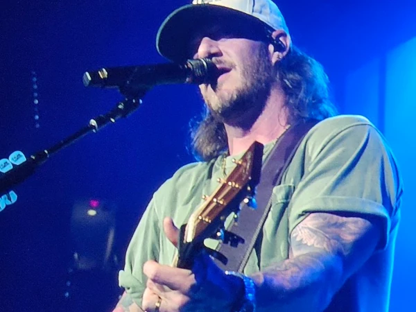 Tyler Hubbard Live Forum