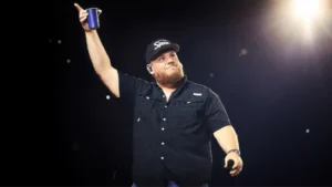 Luke Combs live at Marvel stadium in Nu Country TV review of concert